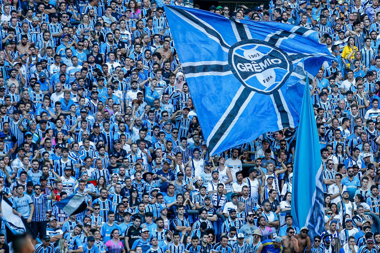 Segue-se a novela de reforços: Pedro, Caio Henrique, Vanderlei e Pity Martínez são nomes especulados dentro do clube gremista