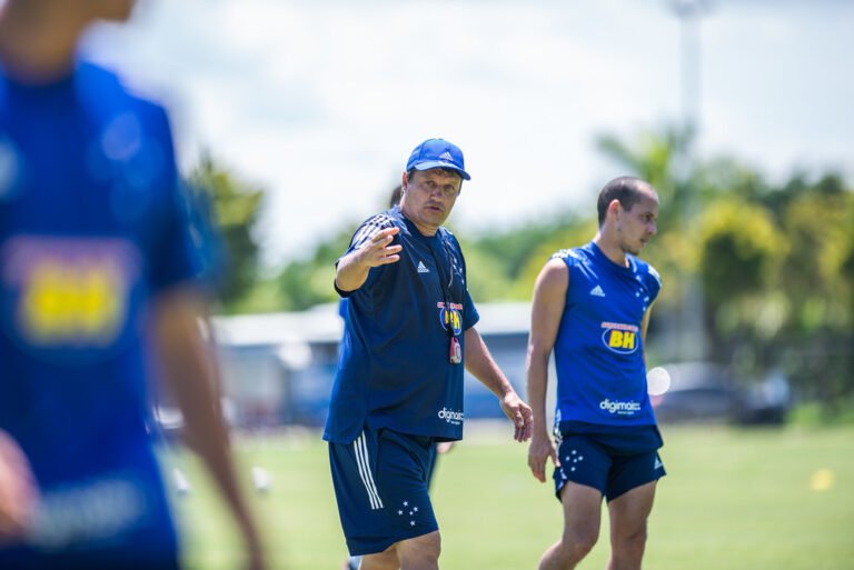 A seis dias para estreia, Cruzeiro começa a esboçar time