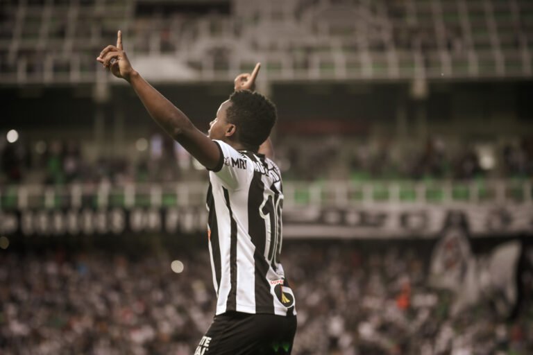 Fechamento da janela de transferências e inscrição na Sul-Americana indicam permanência de Cazares no Atlético