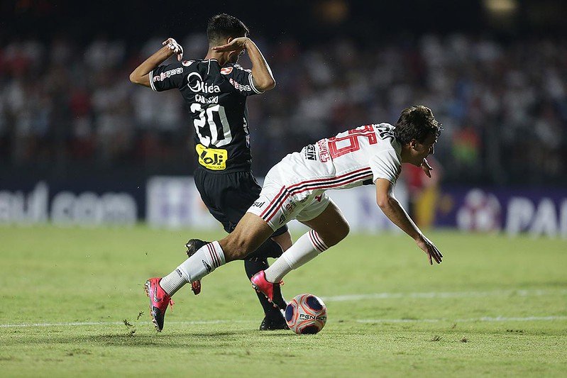 São Paulo e Corinthians terminam clássico no zero