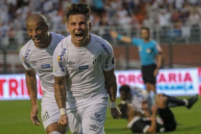 Jesualdo vem com mudanças e retornos pontuais no Santos