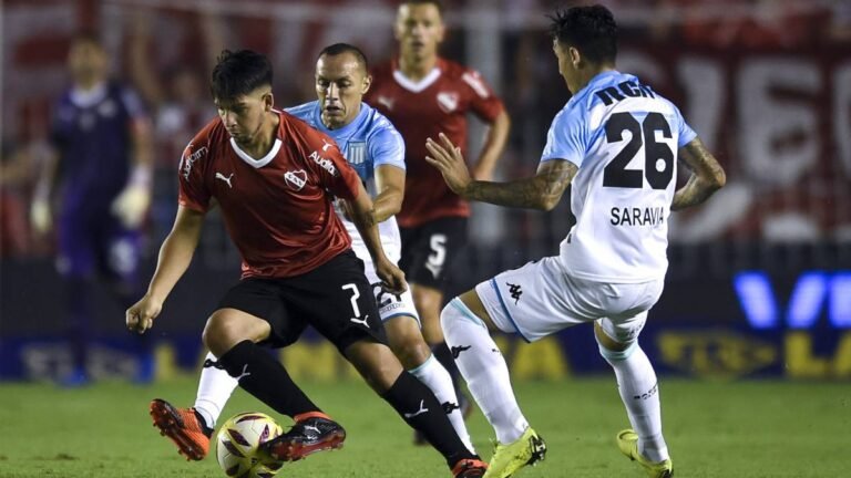 Em momentos antagônicos, Racing e Independiente se enfrentam em Avellaneda