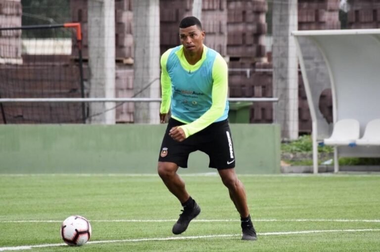 Sem perder há quatro rodadas na Liga NOS, Aderllan destaca bom momento do Rio Ave na época