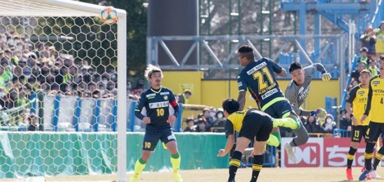 Alan Pinheiro projeta chegar a duzentos jogos no futebol japonês