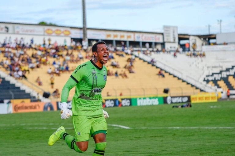 Figueirense avança na Copa do Brasil, com vitória de virada