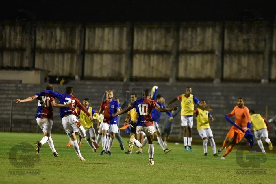 Com virada memorável nos acréscimos, Paraná classifica na Copa do Brasil