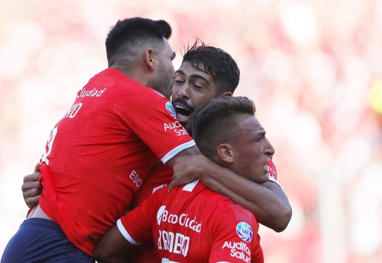 Baile em Avellaneda: Independiente goleia Rosário na primeira vitória de Pusineri
