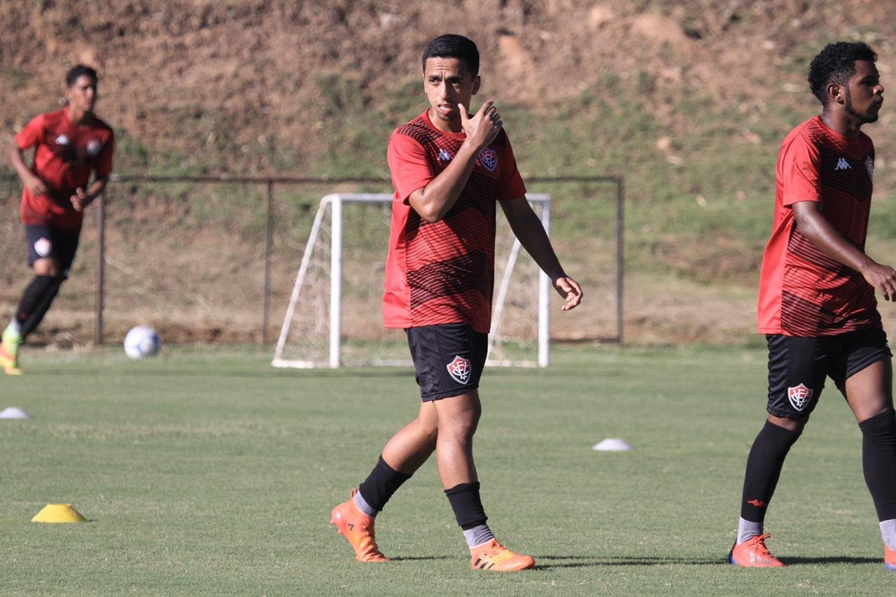 Giovane Mario exalta gol marcado na estreia pelo Vitória