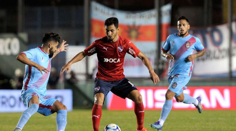 Após vitória na Sul-Americana, Independiente busca recuperação na Superliga