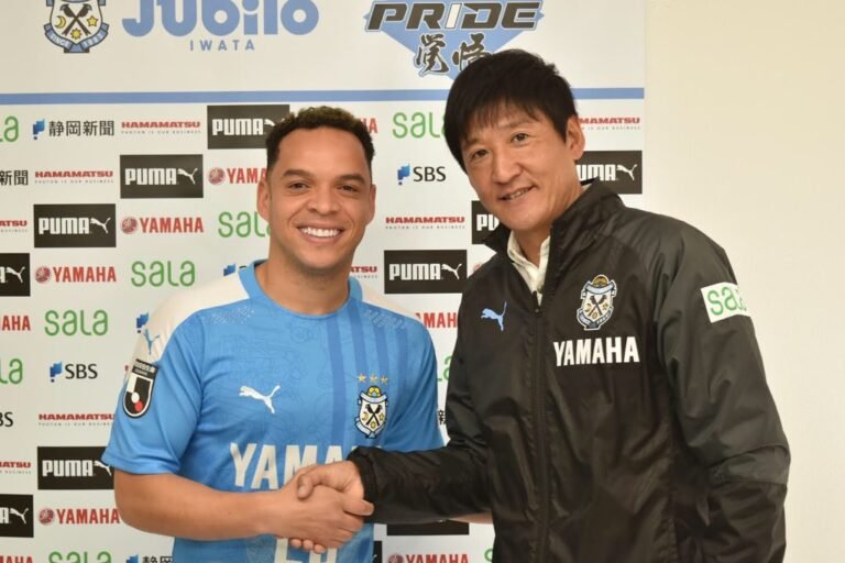 Lulinha assina com o Jubilo Iwata e projeta temporada no Japão
