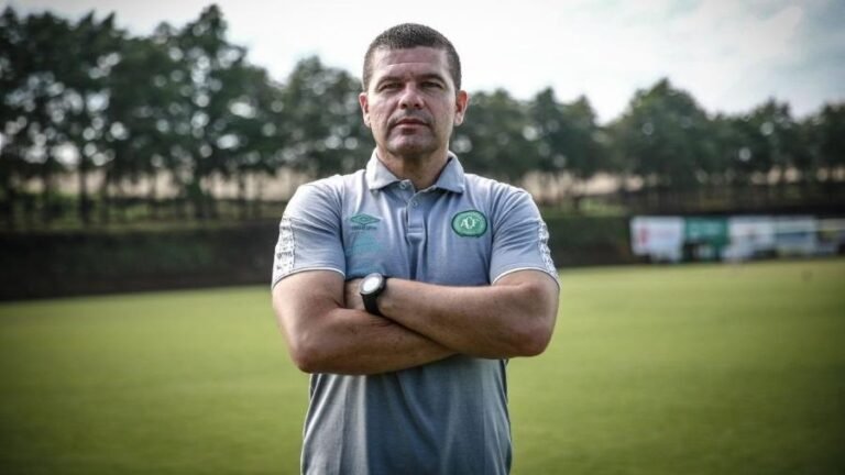 Chapecoense apresenta Umberto Louzer como novo técnico