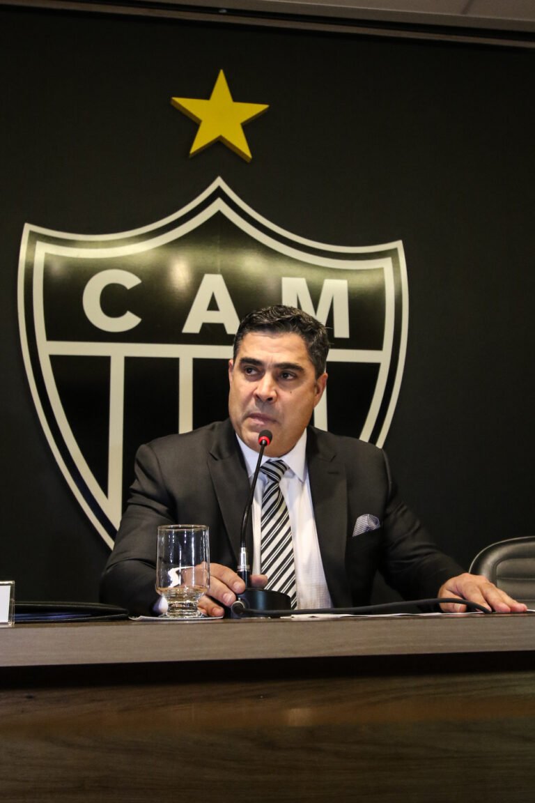 Em entrevista, presidente do Atlético aborda reforços, briga pelo Brasileirão e ‘caso Ronaldinho’