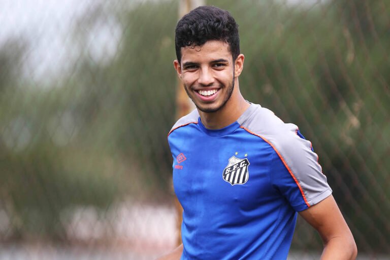 A base salva no futebol e no financeiro