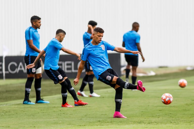 Após Copinha marcada por estreia e golaço, atacante Richard mira ‘temporada mágica’ pelo Corinthians