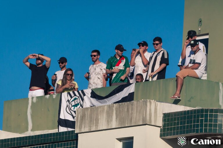 Sem torcida, gols e emoção, Figueirense empata com a Chapecoense
