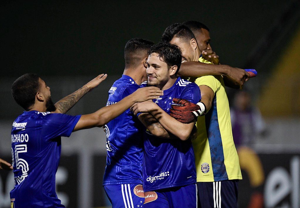 Nas mãos de Fábio e nos pés de Maurício, o Cruzeiro avança na Copa do Brasil