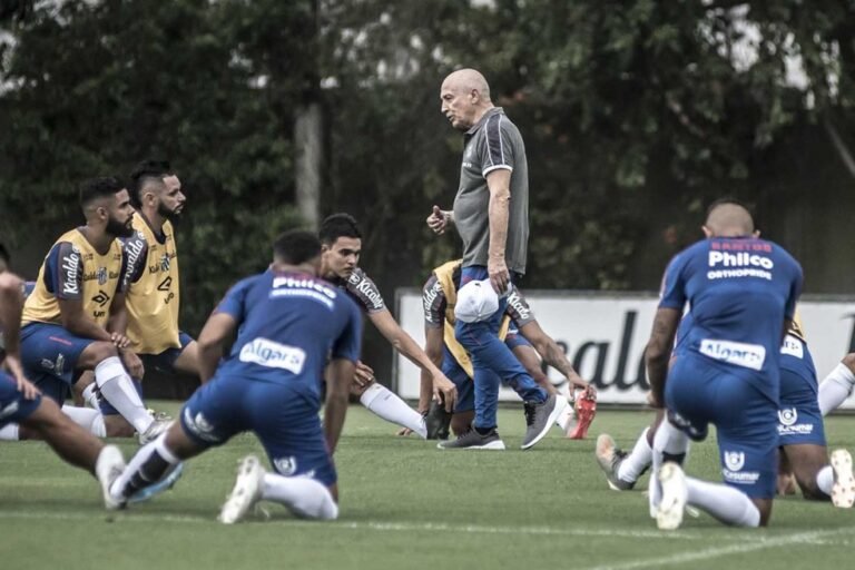 Santos estende férias até dia 30 de abril