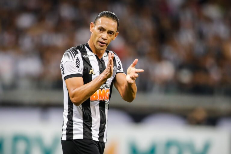 Galo negocia rescisões de Ricardo Oliveira e Di Santo
