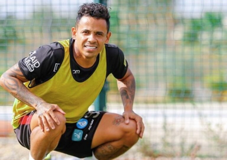 Elton fala sobre bom momento no Al Wehda e espera retorno das atividades no país