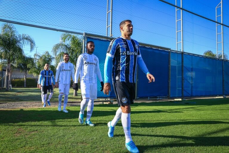 Sem jogos, marketing do Grêmio faz ação para promover a nova coleção