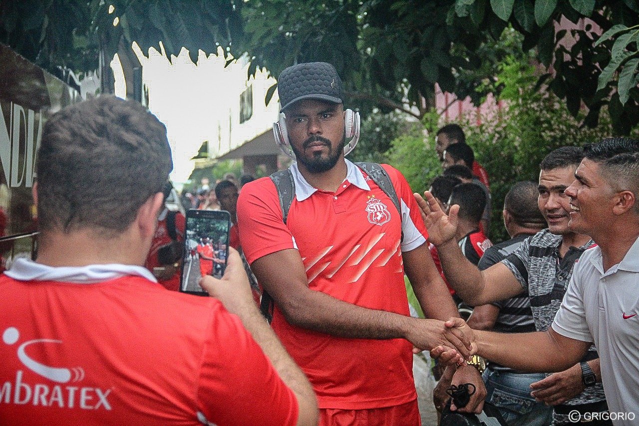 Emprestado do Imperatriz, Jean tem contrato estendido com Retrô