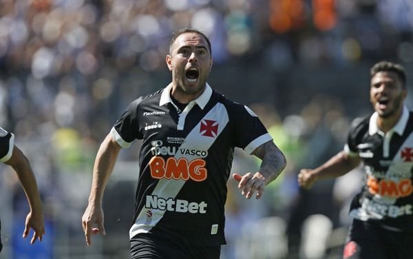 Bruno César renova contrato com o Vasco até 2022