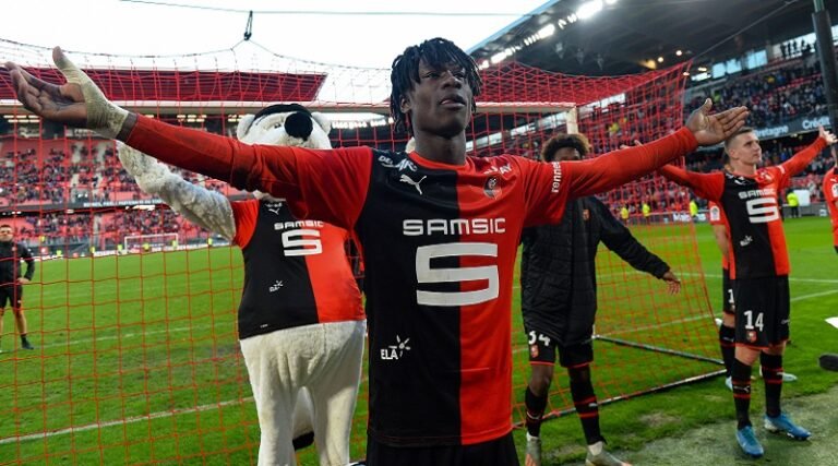 Camavinga com a camisa do Rennes