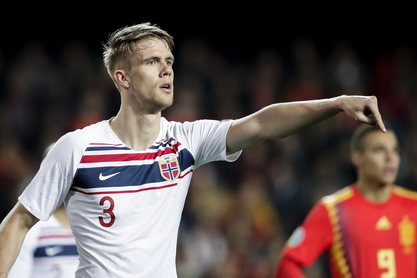 Kristoffer Ajer em ação pela Noruega
