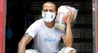 Patric, lateral do Sport, mete “a mão na massa” e auxilia em trabalho voluntário