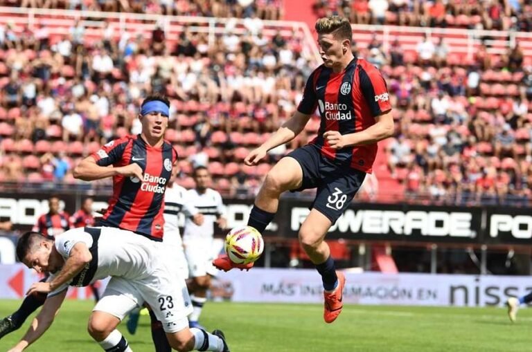 O argentino Adolfo Gaich está na mira de Barcelona, Benfica, Monaco e PSG