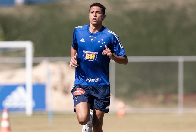 Cruzeiro encaminha empréstimo de Rafael Santos com a Chape