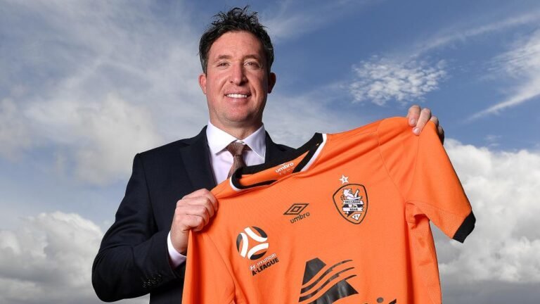 O inglês Robbie Fowler deixa o comando-técnico do Brisbane Roar