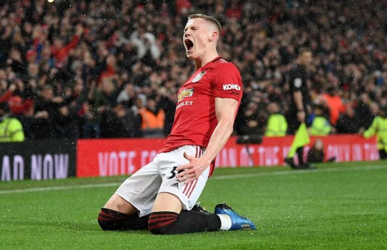 Scott McTominay renova vínculo com o Manchester United