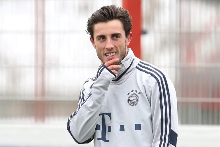 Álvaro Odriozola está fora dos planos do Real Madrid, mas na mira de um outro clube espanhol