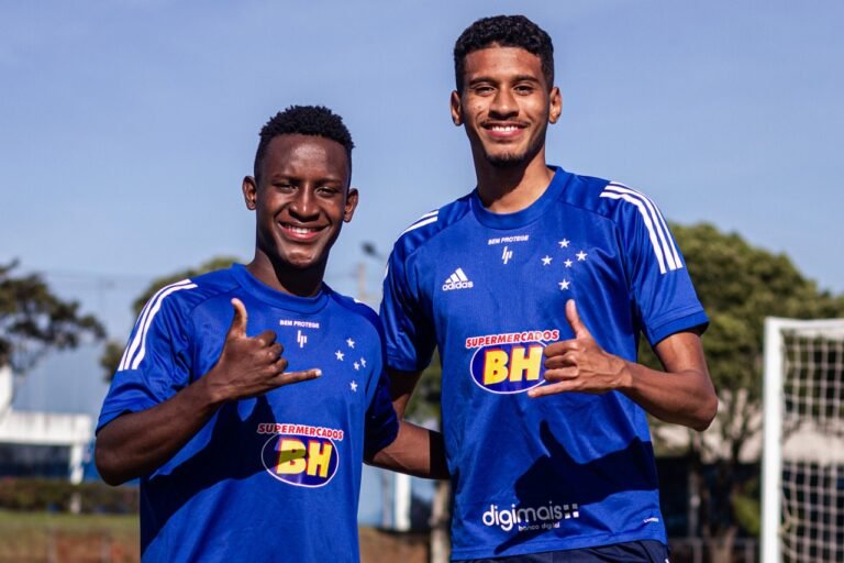 Iván Angulo e Adriano testam negativo para coronavírus e voltam aos treinos