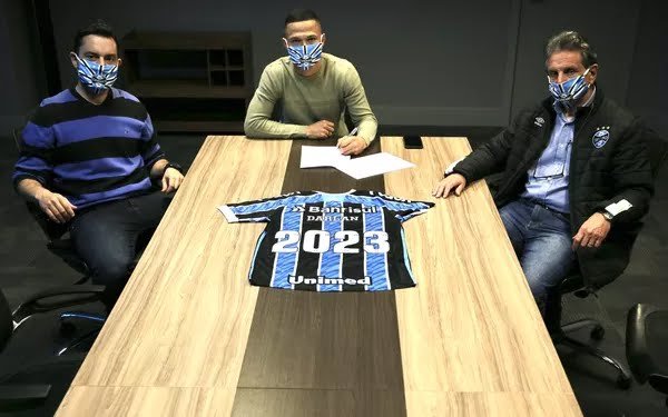 Grêmio renova contrato com o volante Darlan até 2023