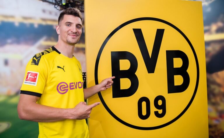 Borussia Dortmund anuncia a contratação de Thomas Meunier