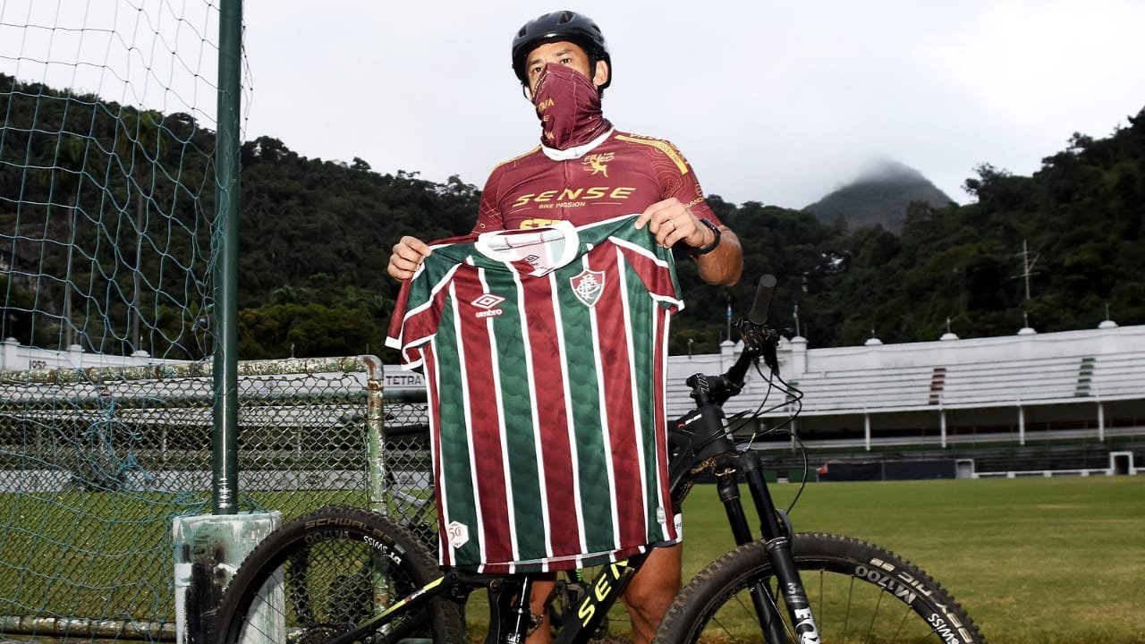 Fred termina tour e assina contrato com Fluminense