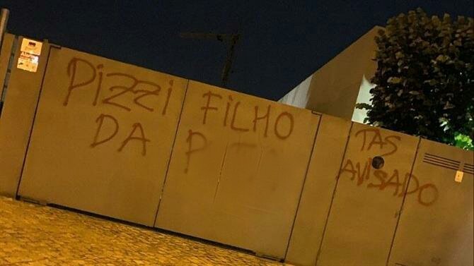 Jogadores e treinador do Benfica têm suas casas vandalizadas durante a madrugada