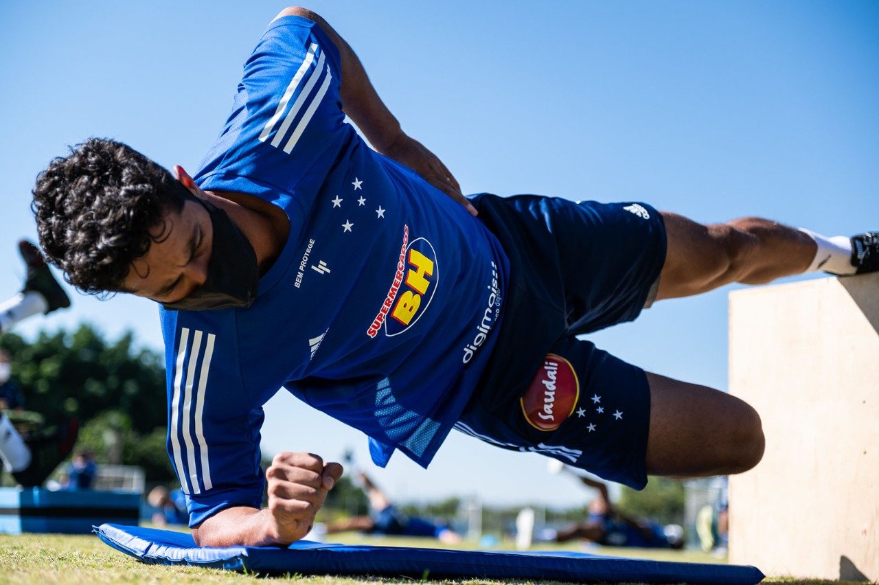 Zagueiro Léo testa positivo para covid-19