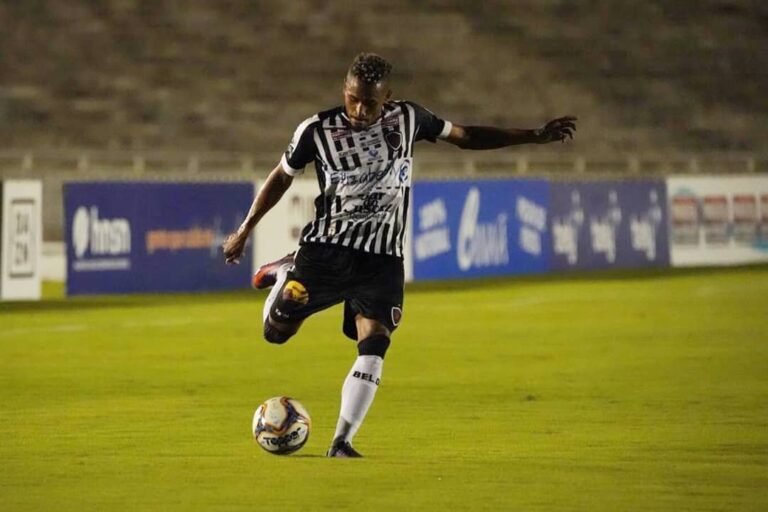 Lateral destaque do Botafogo-PB, Neílson não renova com clube e está livre no mercado