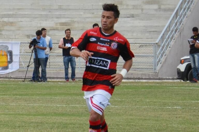 Campinense anuncia retorno de Alex Travassos para sequência da temporada