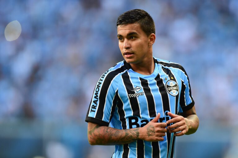 A possível venda de Dudu renderá aos cofres do Grêmio