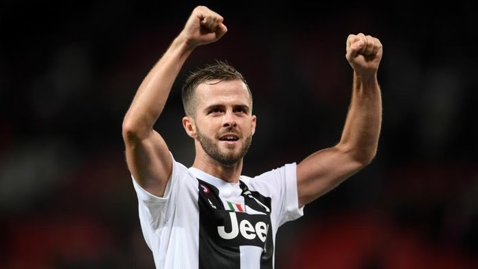 Oficial: Barcelona anuncia a contratação de Miralem Pjanic