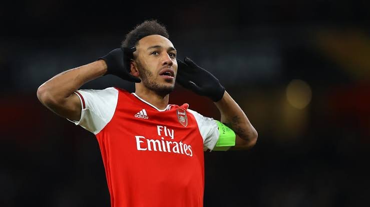 Arsenal quer convencer Aubameyang a renovar seu contrato