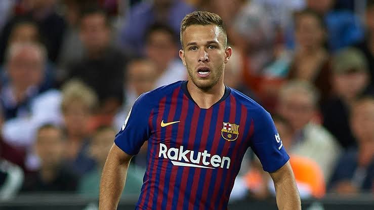 Juventus oferece salário de R$ 30 milhões para convencer Arthur a deixar o Barcelona