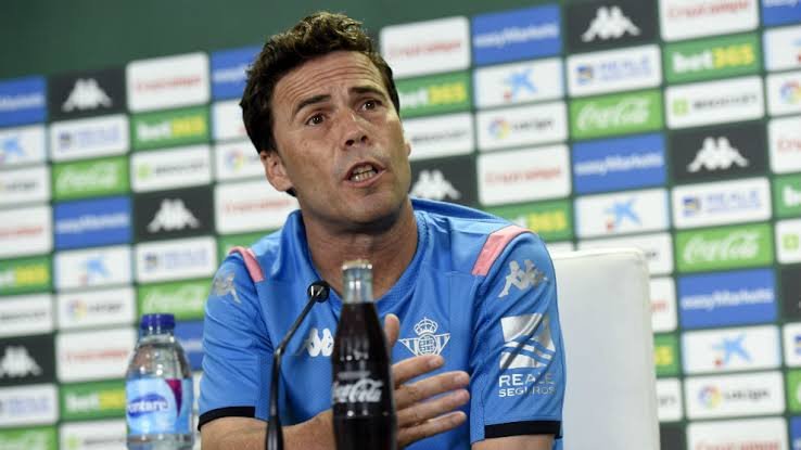 Bétis demite seu treinador 3 jogos após volta do campeonato espanhol