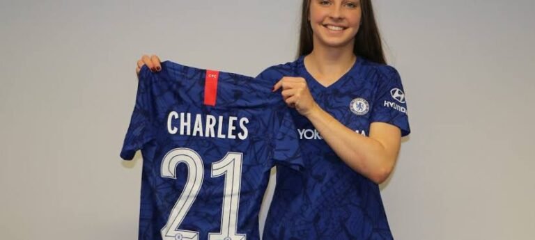 Chelsea Woman anuncia a contratação de Niamh Charles