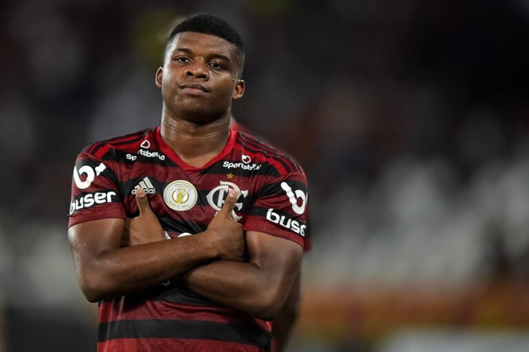 Flamengo aceita R$ 30 milhões para vender Lincoln