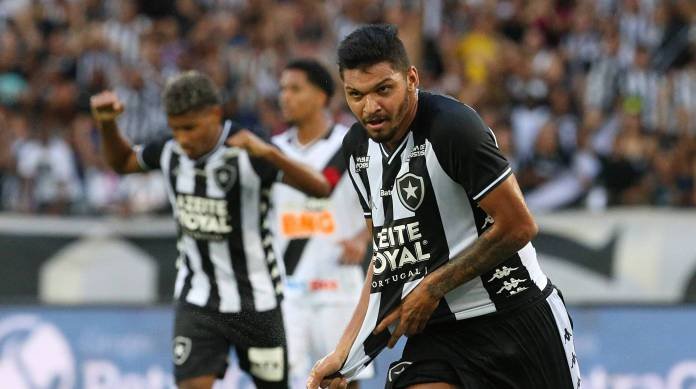 Botafogo encaminha venda de Igor Cássio para o Porto